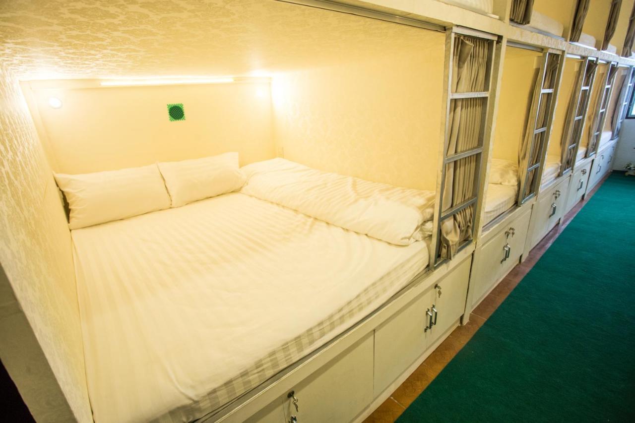 Green Box Capsule Hostel & Hotel Виентиане Екстериор снимка